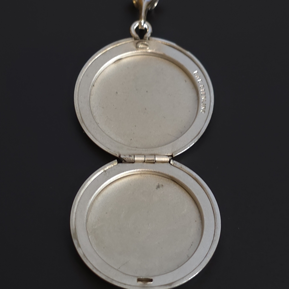 BAB Sterling Floral Engraved Locket - Picture 4 of 6